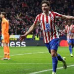 Julián Álvarez festeja la goleada del Atlético de Madrid frente al Tottenham en el estadio Metropolitano.