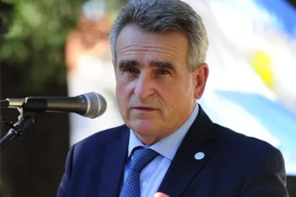 Agustín Rossi analiza el alineamiento geopolítico de Javier Milei en una entrevista radial