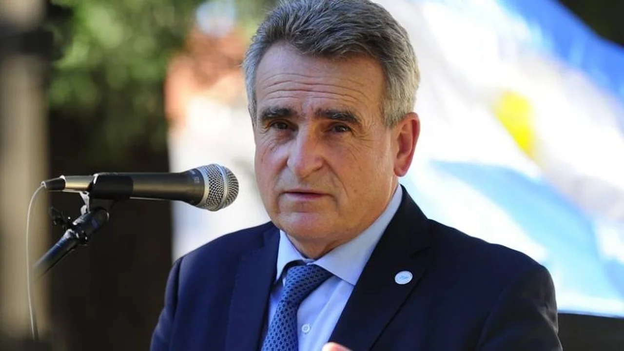 Agustín Rossi analiza el alineamiento geopolítico de Javier Milei en una entrevista radial