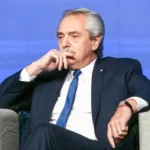 Alberto Fernández denuncia una persecución judicial peronista y analiza la gestión de Javier Milei.