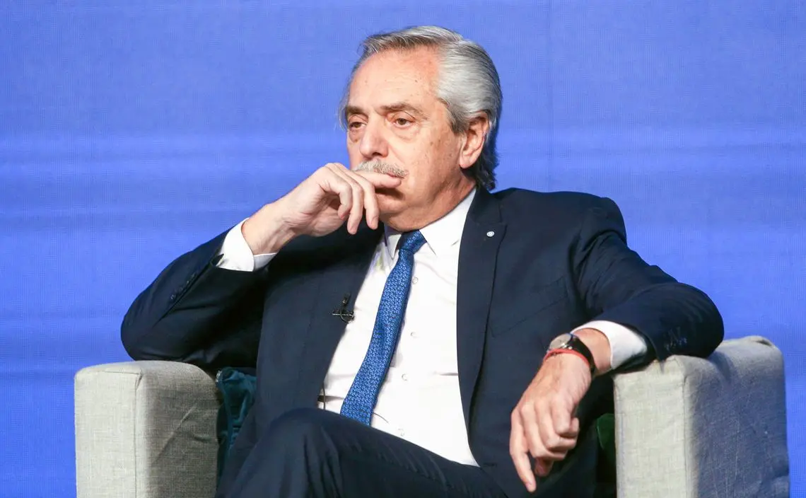 Alberto Fernández denuncia una persecución judicial peronista y analiza la gestión de Javier Milei.