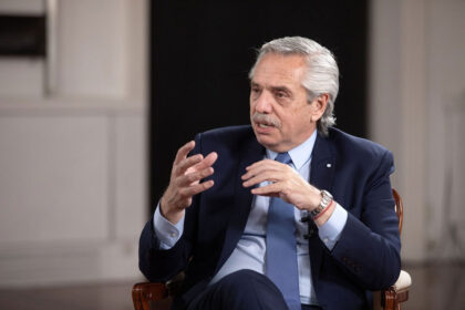 Alberto Fernández brinda declaraciones sobre la polémica del vuelo oficial con familiares de Manuel Adorni