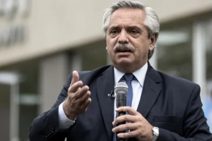 Entrevista digital detallando el rol de Alberto Fernández en las gestiones humanitarias por la argentina detenida en Brasil