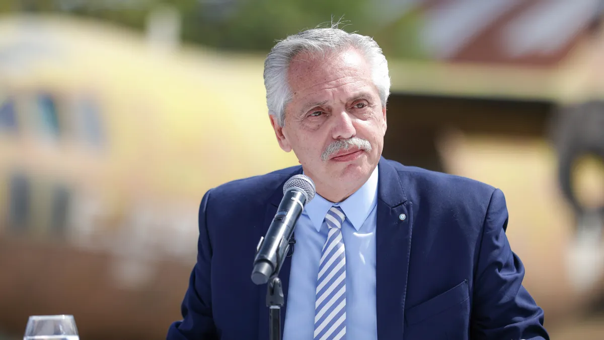 Alberto Fernández brinda una entrevista sobre la doble vara moral de los funcionarios actuales y la situación judicial.