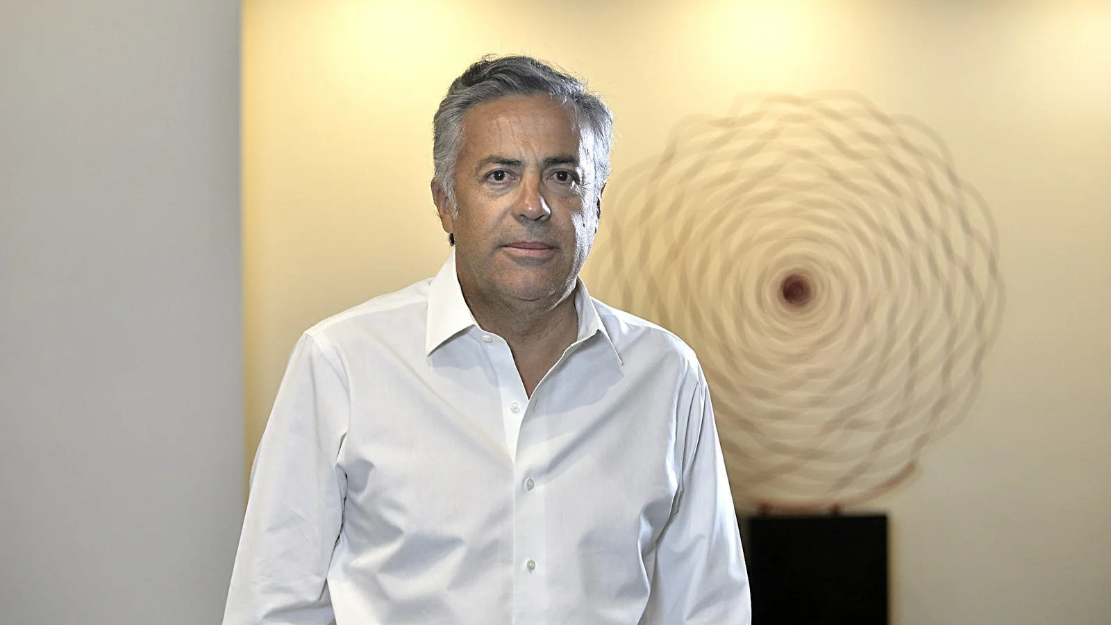 Alfredo Cornejo analiza los riesgos de tensiones sociales en Argentina durante un foro en Estados Unidos.