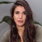 La actriz Andrea Rincón hablando sobre su pasado vínculo con Lionel Messi en un streaming.