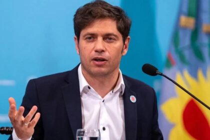 Axel Kicillof durante una entrevista sobre la polémica de Manuel Adorni y la economía.