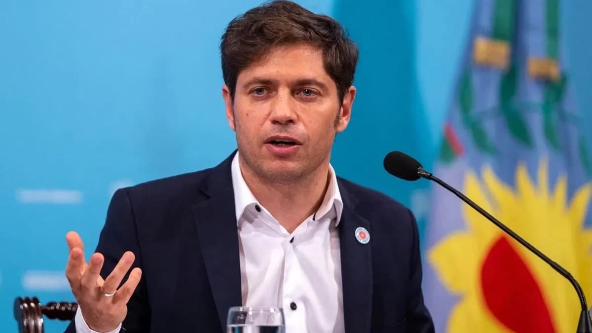Axel Kicillof durante una entrevista sobre la polémica de Manuel Adorni y la economía.
