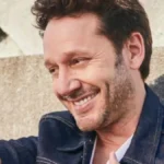 Benjamín Vicuña reflexiona sobre la aceptación de la nueva realidad familiar durante un evento de cine