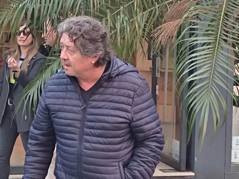 El senador Carlos Kikuchi analiza la disputa interna en el Gobierno entre Karina Milei y Santiago Caputo