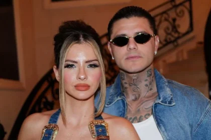 Mauro Icardi y la China Suárez llegando a Ezeiza tras su viaje relámpago a Argentina en medio de conflictos judiciales.