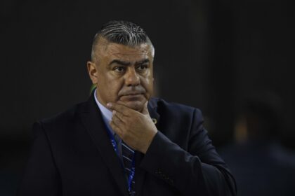 Claudio Chiqui Tapia en la sede de AFA tras conocerse el escándalo por evasión fiscal