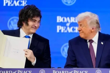 Javier Milei analizando impacto económico argentino por guerra en Medio Oriente