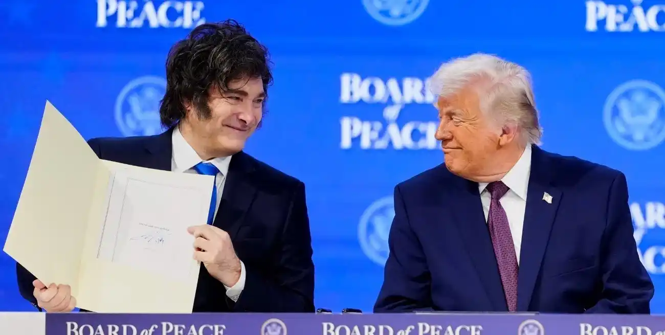 Javier Milei analizando impacto económico argentino por guerra en Medio Oriente