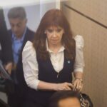 Cristina Kirchner frente al tribunal durante su declaración en Causa Cuadernos en los tribunales federales.