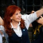 Cristina Kirchner saliendo de tribunales tras su declaración en la farsa judicial