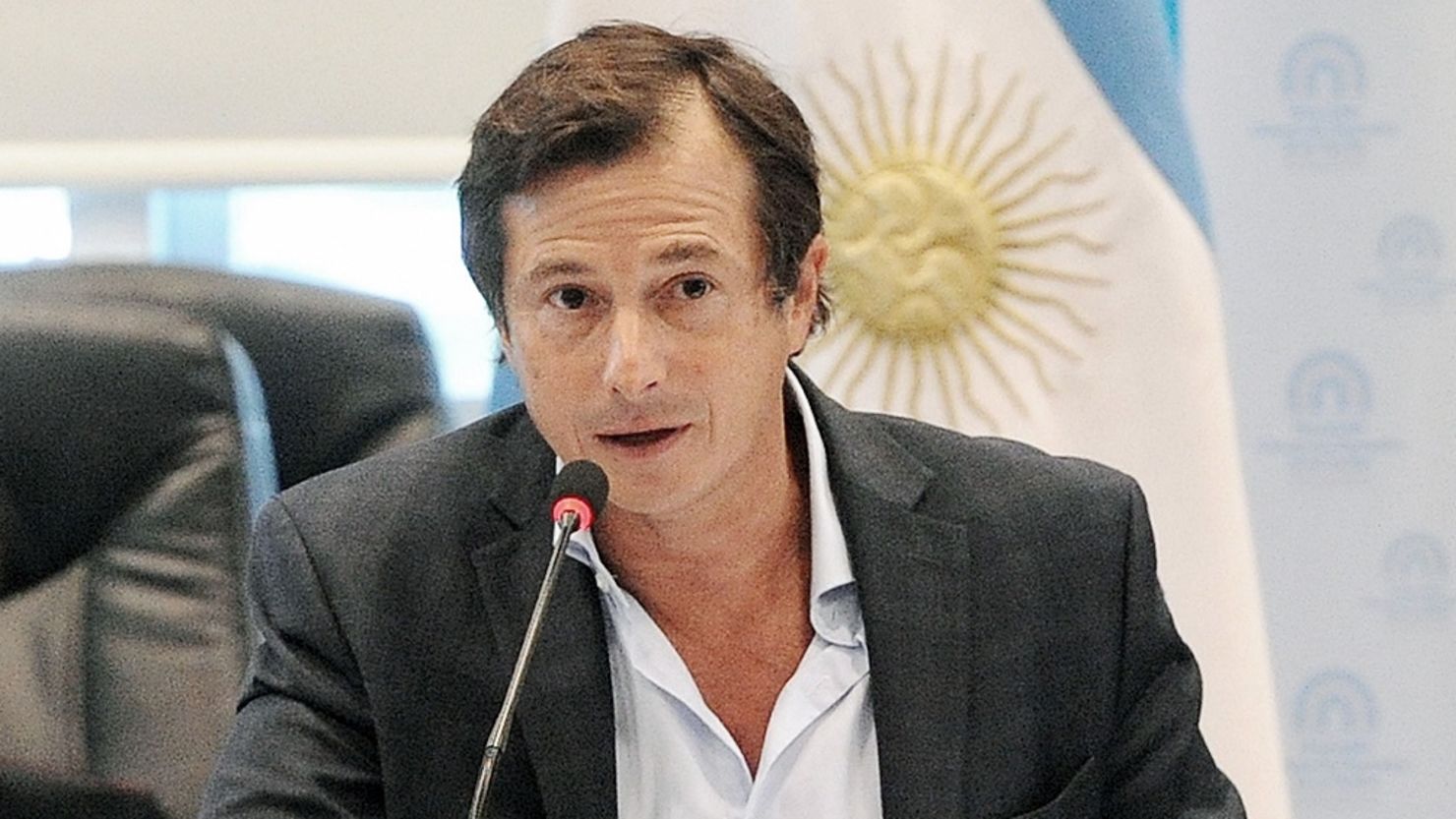 Daniel Lipovetzky critica la postura del presidente Milei tras sus descalificaciones al infectólogo Pedro Cahn.