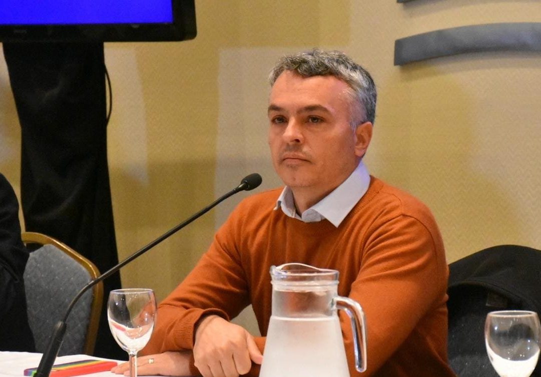 El diputado Esteban Paulón analiza en radio el impacto negativo de Manuel Adorni en el Gobierno