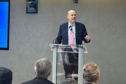 Federico Sturzenegger discurso bloqueo al crecimiento argentino