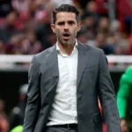 Fernando Gago durante la firma de su contrato para el nuevo desafío de Fernando Gago en Chile