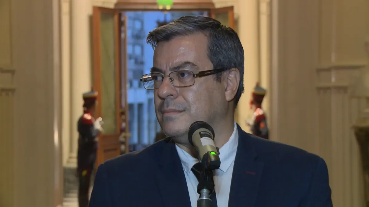 Germán Martínez señala crisis de confianza institucional de Manuel Adorni