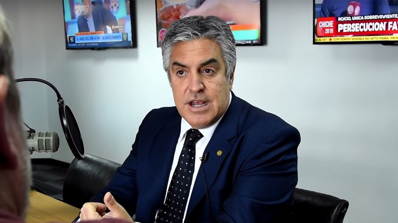 Gregorio Dalbón brindando una entrevista sobre la presunta impunidad en causa Libra