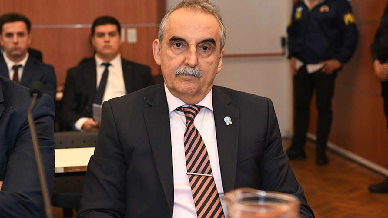 Guillermo Moreno analiza las implicancias institucionales del viaje de Manuel Adorni.