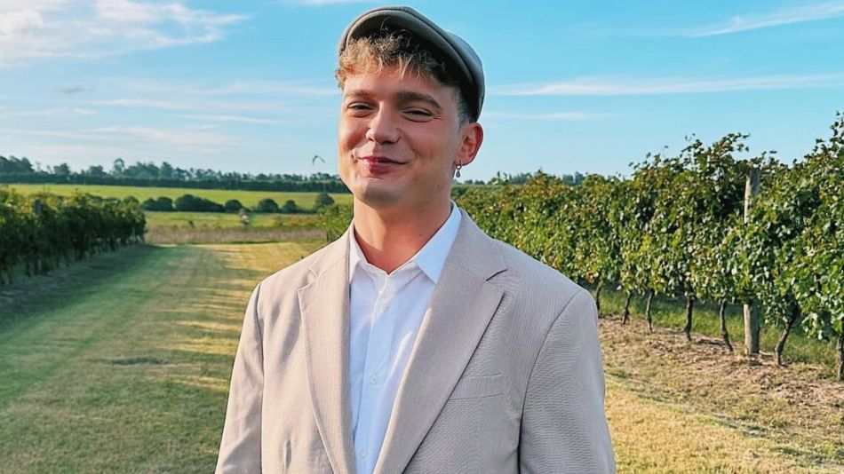 Ian Lucas sonríe durante un stream mientras realiza una confesión romántica de Ian Lucas sobre Sofía Gonet