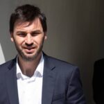 Gobernador Nacho Torres entrega llaves del plan de viviendas ignífugas en Chubut a familias de Epuyén.