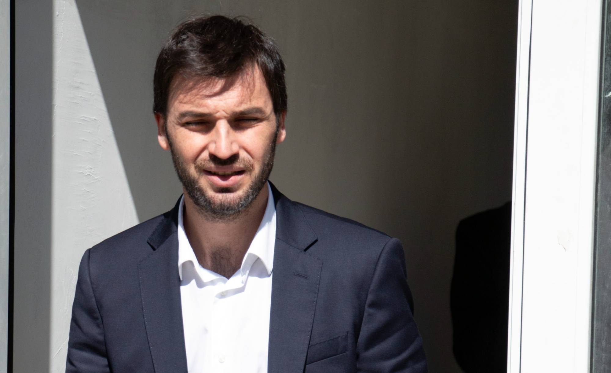 Gobernador Nacho Torres entrega llaves del plan de viviendas ignífugas en Chubut a familias de Epuyén.