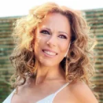 Iliana Calabró sonríe junto a su nieto tras nacimiento prematuro emotivo