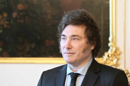 Javier Milei realizando un fuerte descargo de Javier Milei a través de sus redes sociales oficiales