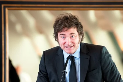 Documento clave sobre el acuerdo millonario de Milei revelado en peritaje.