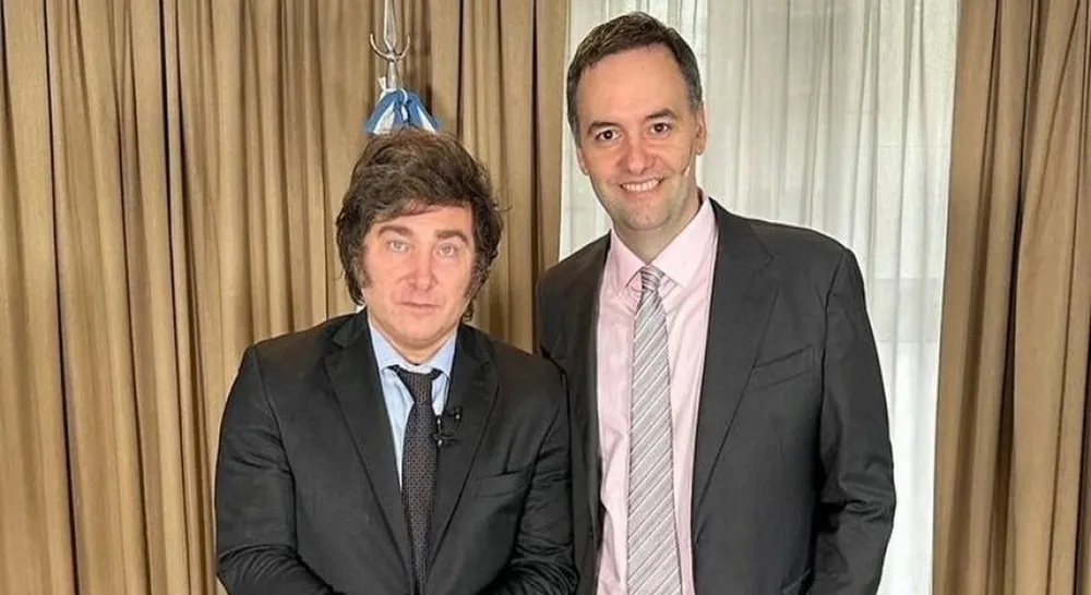 Captura de pantalla de la defensa de Javier Milei hacia Manuel Adorni en redes sociales tras las denuncias