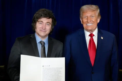 Presidente Javier Milei anunciando el compromiso con Estados Unidos tras asumir la presidencia de la IHRA