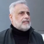 Jorge Rial mostrando en pantalla la lista de famosos que promocionaron eventos de la consultora de Mauricio Novelli.