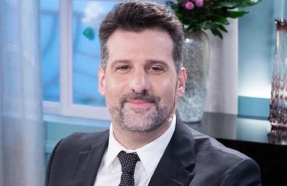 José María Listorti gesticulando mientras explica su divertido odio hacia Fernando Dente por su talento