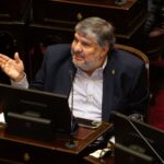 Senador José Mayans denunciando el uso de fondos públicos en sesiones del Congreso Nacional