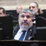 El senador José Mayans analizando el rumbo de la gestión libertaria en una entrevista.