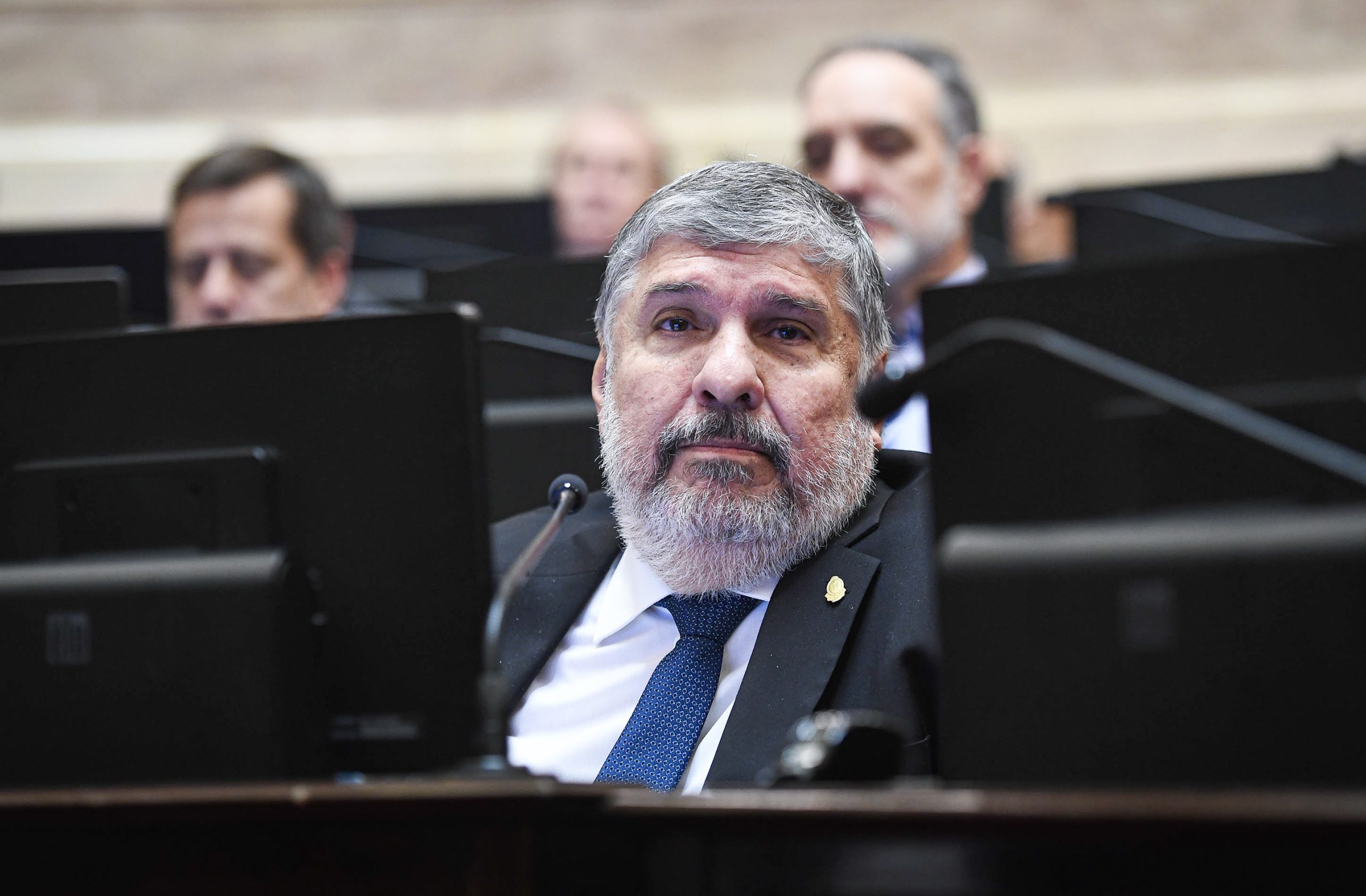 El senador José Mayans analizando el rumbo de la gestión libertaria en una entrevista.