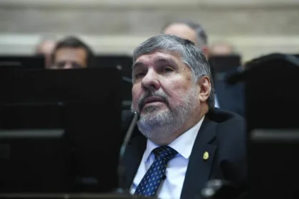 José Mayans dialogar con Macri frente al gobierno de Milei