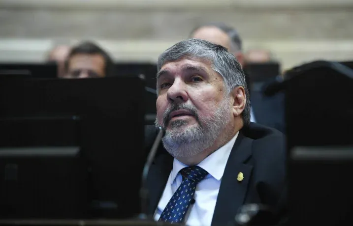 José Mayans dialogar con Macri frente al gobierno de Milei