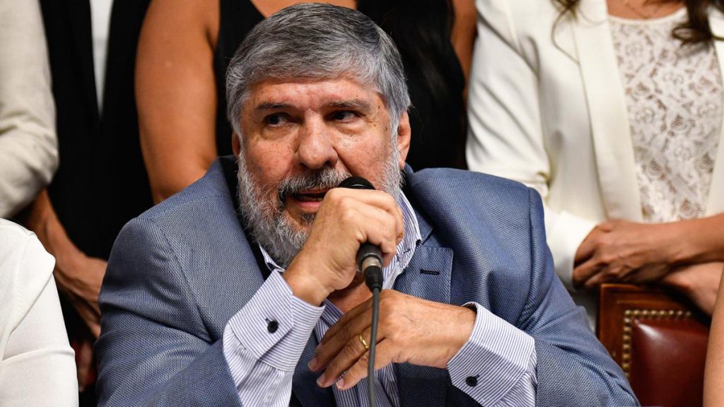 El senador José Mayans busca unidad opositora tras su reunión con Cristina Kirchner para debatir el futuro del país.