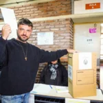 Juan Grabois durante una conferencia de prensa alertando sobre el retiro de la asistencia estatal en barrios