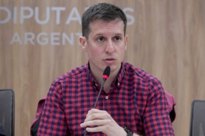 Diputado Juan Marino presenta el pedido de juicio político por estafa millonaria contra el gobierno nacional