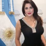 Diputada Juliana Santillán hablando sobre la máquina de vender humo en los medios de comunicación argentinos.