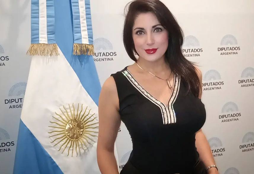 Diputada Juliana Santillán hablando sobre la máquina de vender humo en los medios de comunicación argentinos.
