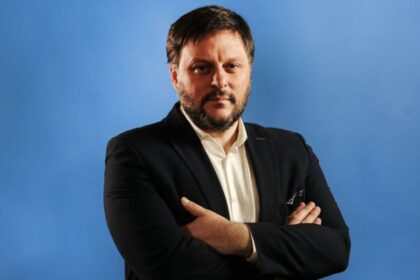 Leandro Santoro analiza cómo el presidente perdió control de la situación política y económica en Argentina.