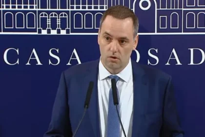 Manuel Adorni en conferencia de prensa respondiendo sobre las denuncias contra Manuel Adorni por su patrimonio