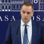 Manuel Adorni brinda una conferencia de prensa para aclarar las denuncias contra Manuel Adorni por su patrimonio